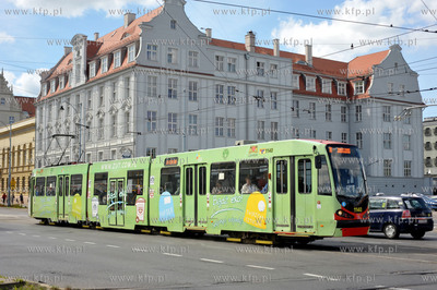 Gdansk. Tramwaj  Duwag N8C nazwany potocznie Dortmundem...