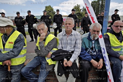 Gdansk. Demonstracja pracownikow firmy energetycznej...