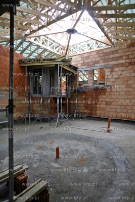 Uroczystosc zawieszenia wiechy na budowanym budynku...