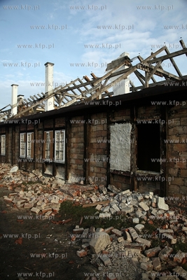 Wyburzanie tzw. Indianskiej Wioski ( osiedle parterowych...