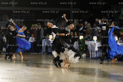 Gimnazjumnr 2 w Zukowie. Konkurs tanca towarzyskiego.06.12.2014fot....