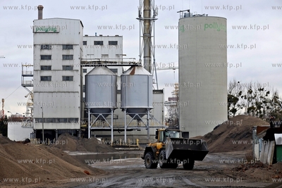 Znika hałda kruszywa z placu u zbiegu ul. Marynarki...