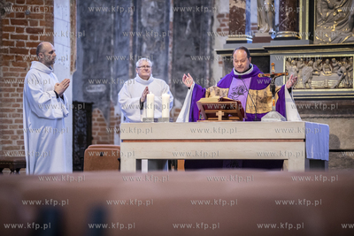 Niedzielna msza św. w Centrum św. Jana odbyła się...