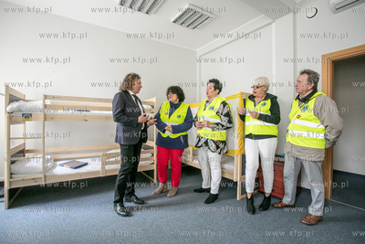 Przekazanie łóżek na wyposażenie zbiorowego punktu...