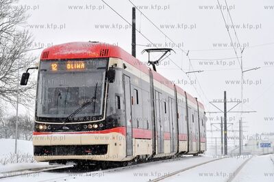 Zima w Gdańsku. Pesa Jazz Duo na przystanku Migowo...