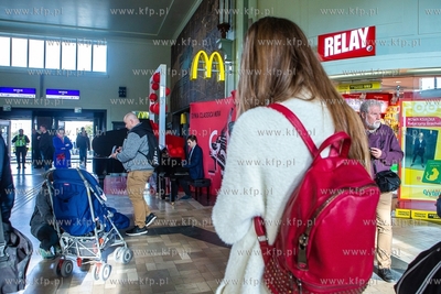 Hol Główny Dworca PKP w Gdyni. Festiwal Gdynia Classica...