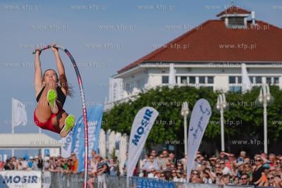 Sopot. 36. Tyczka na molo. Skoki pań. 24.06.2023 fot....
