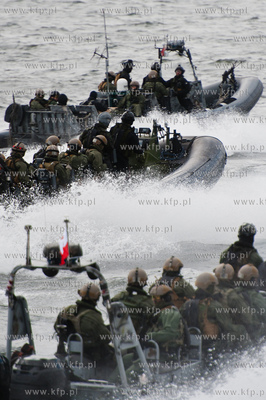 Zatoka Gdanska. Pokaz akcji odbijania zakladnikow ze...