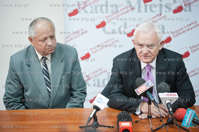 Gdynia. Biuro poselskie Leszka Millera. Wspolna konferencja...