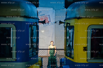 Gdynia. Dworzec Glowny PKP. Przedstawienie pt. ...i...