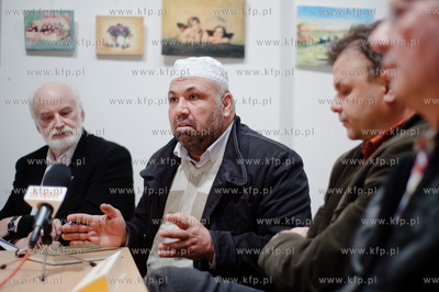 Gdansk. Galeria Mariacka. Debata pt. Swiete Ksiegi,...