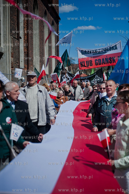 Gdansk. Manifestacja sympatykow Prawa i Sprawiedliwosci...