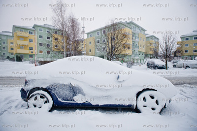 Gdansk. Os. Pogodne. Porywisty wiatr oraz silne opady...