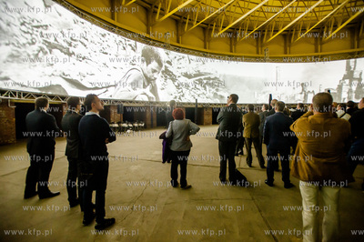 Gdansk. Byly zbiornik gazowy na terenie Polskiej Spolki...