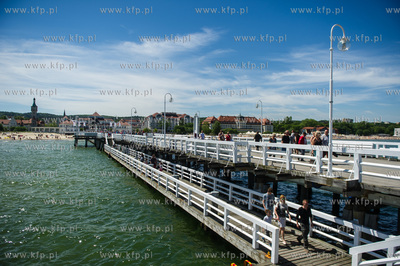 Upalny, bardzo sloneczny, sobotni dzien na plazy i...