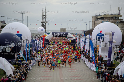 Gdynia. Skwer Kosciuszki. Start Biegu Niepodleglosci....