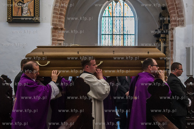 Gdansk. Katredra Oliwska. Wprowadzenie trumny z cialem...