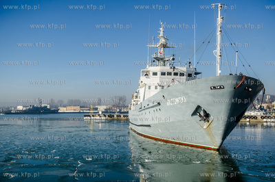 Port Wojenny w Gdyni Oksywiu. ORP Arctowski z grupą...