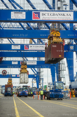 Do DCT Gdańsk zawinął największy kontenerowiec...