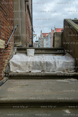 Gdańsk. Remont zabytkowego przedproża Ratusza Głównomiejskiego.
18.10.2017
fot....