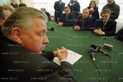 Czwarty dzien strajku w Stoczni Gdynia S.A. Do stoczniowcow...