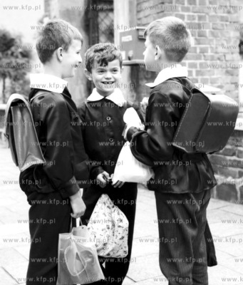 Uczniowie ze szkoly podstawowej nr 37 w Gdansku przed...