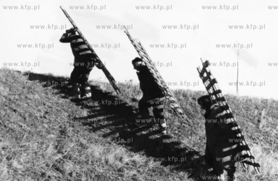 Przygotowania do zimy wzdluz drog w wojewodztwie gdanskim....