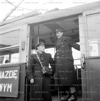 Konduktorzy w gdanskim tramwaju. PROSIMY O ROZPOZNANIE...