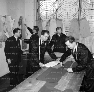 Pracownai krawiecka Domu Mody „Stylowy” na ul....