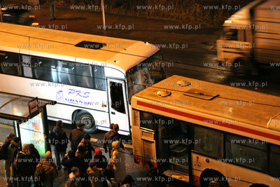 Kolizja drogowa na ul.Kartuskiej.
Jadacy bialy autobus...