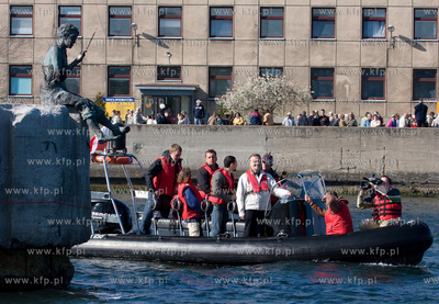 Gdynia, odsloniecie rzezby chlopczyka dyrygującego...