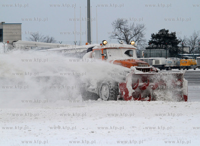 Zima na Rebiechowie. Nz. Sprzet zimowy. 04.01.2010...