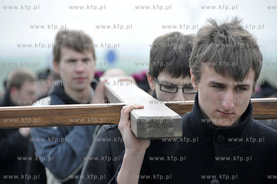 Droga krzyzowa na Gorze Jana Pawla II w Pelplinie pod...