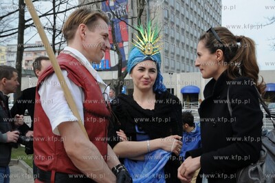 Zawieszenie wiechy na Teatrze Muzycznym w Gdyni. 
16.04.2013
Fot....