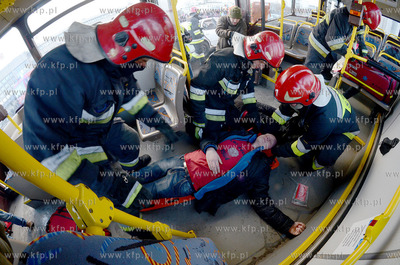 Gdynia. Molo Poludniowe. Pokaz ratownictwa medycznego...