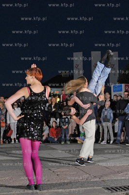 Sopot. Skwer Kuracyjny - fontanna. Pokaz fontanny oraz...