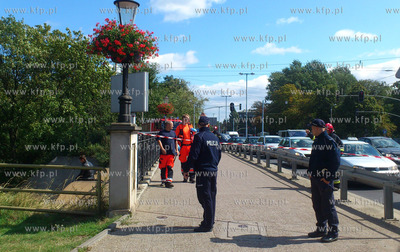 Niedoszly samobojca na wiadukcie kolejowym przy Hucisku....