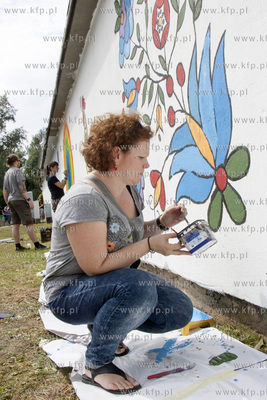 Na elewacji garazu przy deptaku na  ul. Wita Stwosza...