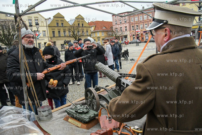 Uroczystosci na rynku w Kościerzynie z okazji 102....