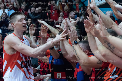 Grupa Sierleccy Czarni Słupsk wygrali 83:77 z Anwilem...