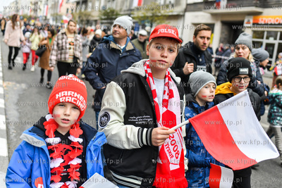 Święto Niepodległości 2022. Parada na ulicach Gdyni...