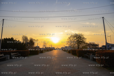 Gdynia. Skwer Kościuszki o poranku. 28.03.2020 Fot....