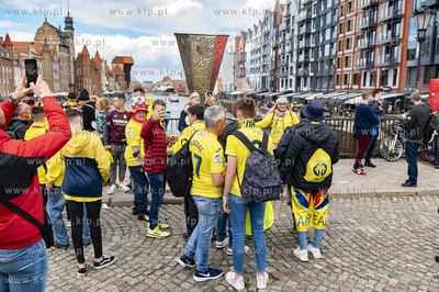 Kibice Manchester United i Villarreal fotografują...