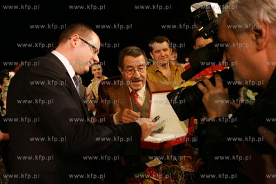 Gdansk. Obchody 80 urodzin Guntera Grassa. Pisarz obejrzal...