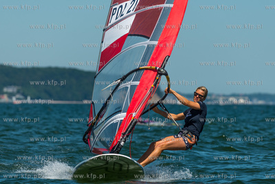 Plaza w Sopocie, przy Sopockim Klubie Zeglarskim. Briefing...