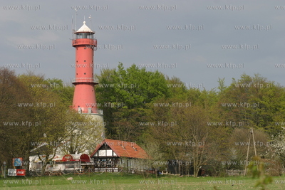 Latarnia morska w Rozewiu. 6.05.2004 fot. Wojtek Jakubowski...