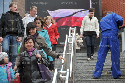 Gdansk - ulica Podwale Grodzkie. Pasaz handlowy City...