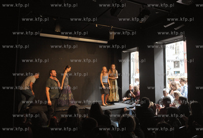 XV Festiwal Szekspirowski  - Teatr w Oknie - ulica...