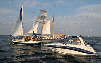 Wielka parada zaglowcow po Zatoce Gdanskiej na zakonczenie...