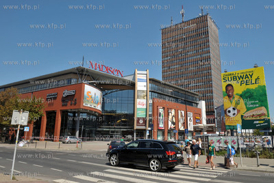Gdansk. Galeria Handlowa Madison na rogu ul. Heweliusza...